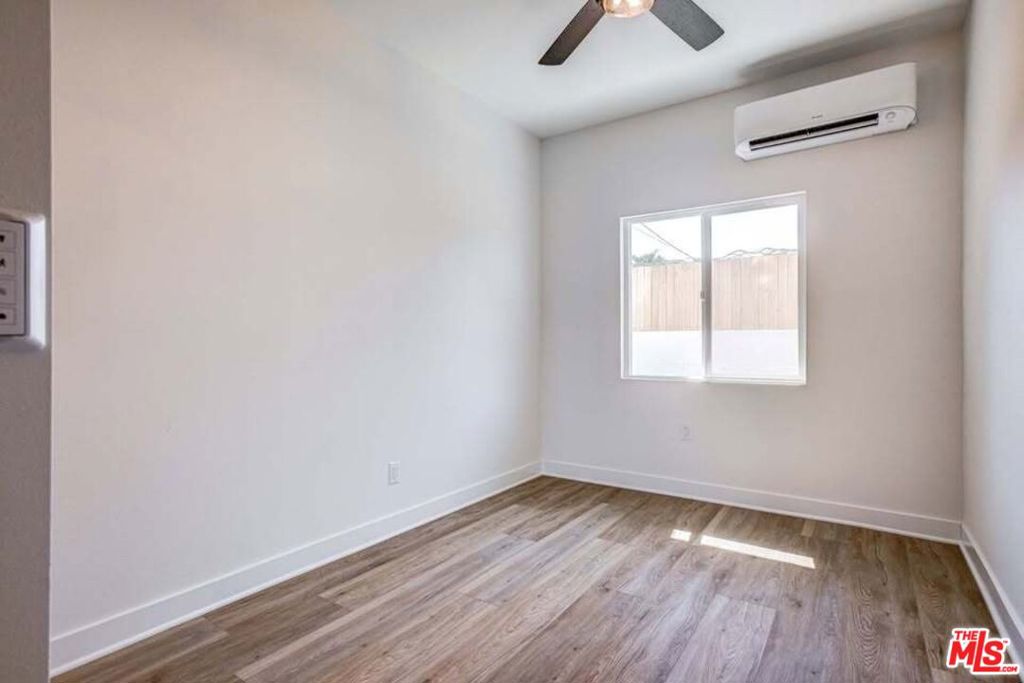 624 W 83rd Street 626 1/4 Property Photo 4