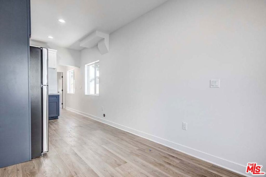 624 W 83rd Street 626 1/4 Property Photo 5