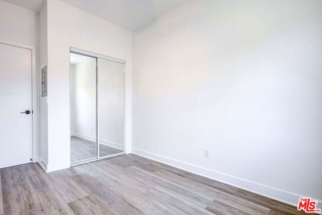 624 W 83rd Street 626 1/4 Property Photo 6