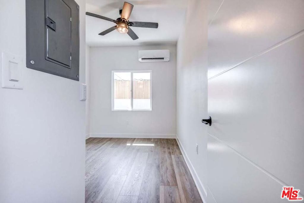 624 W 83rd Street 626 1/4 Property Photo 8