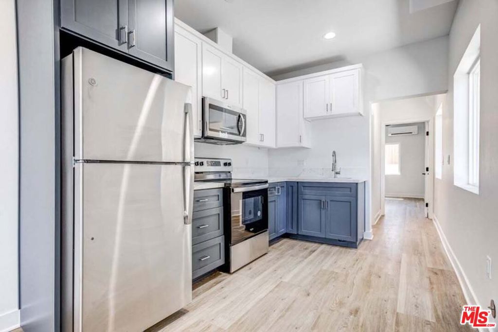 624 W 83rd Street 626 1/4 Property Photo 10
