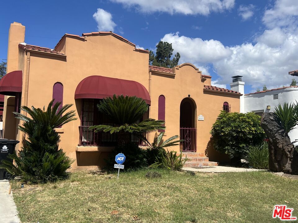 547 N Irving Boulevard Property Photo 1
