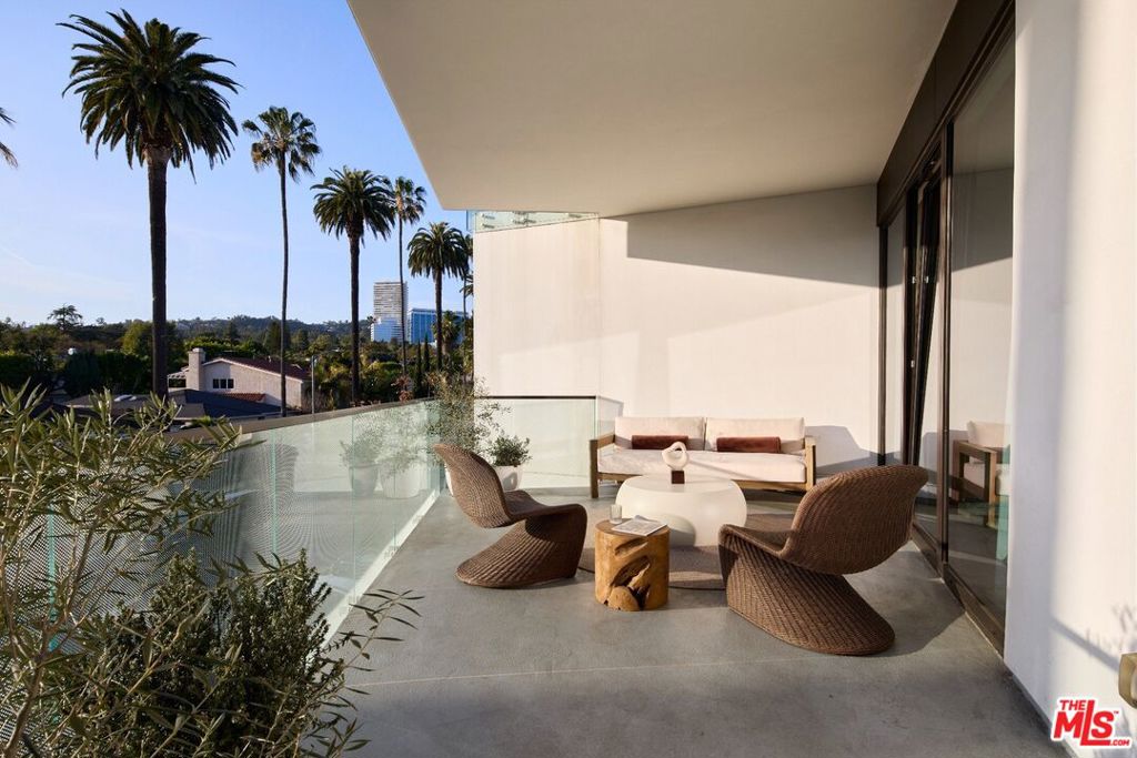 702 N Doheny Drive 301 Property Photo 1