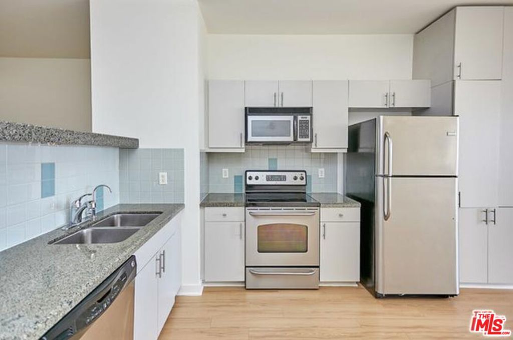 3810 Wilshire Boulevard 809 Property Photo 5