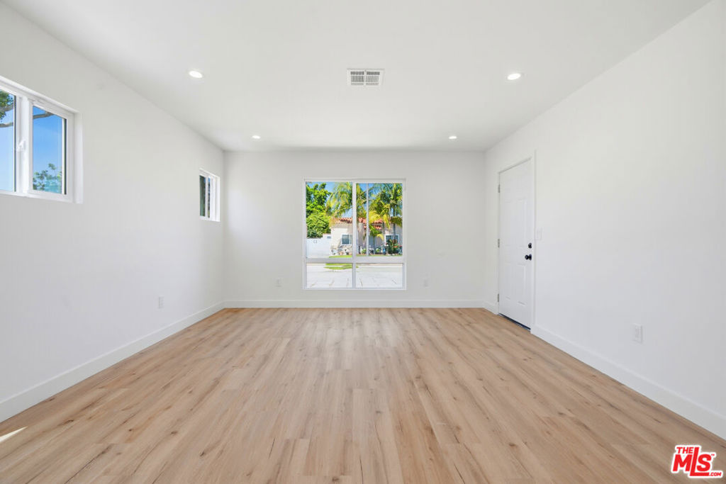 6006 2nd Avenue Property Photo 6