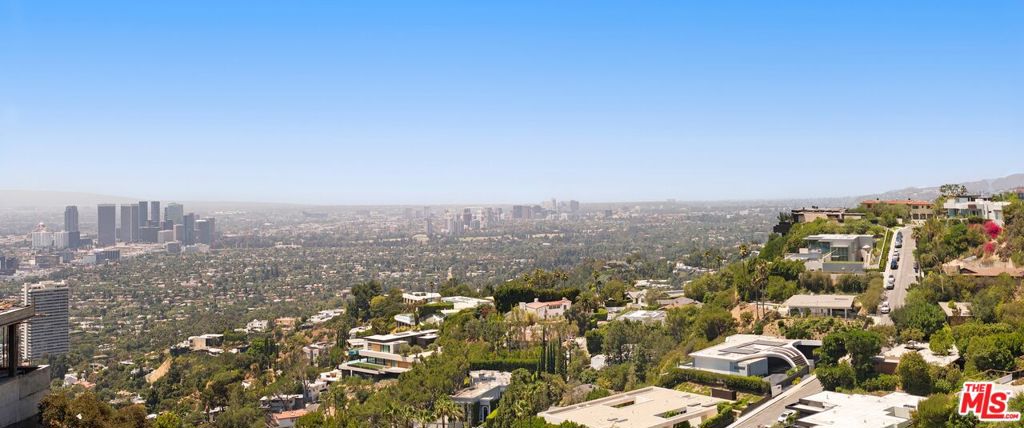 2275 Sunset Plaza Property Photo 7