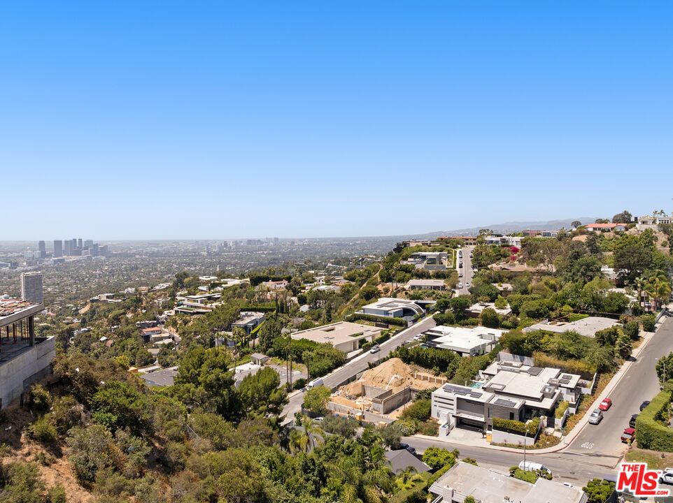 2275 Sunset Plaza Property Photo 11