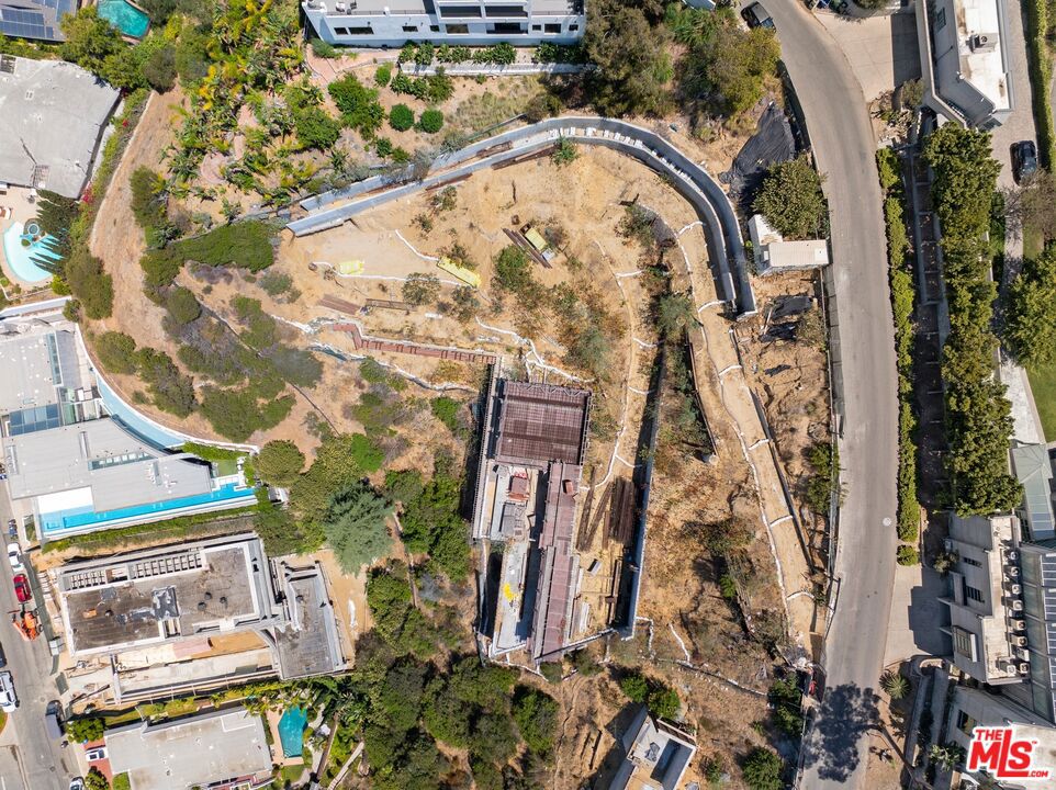 2275 Sunset Plaza Property Photo 14