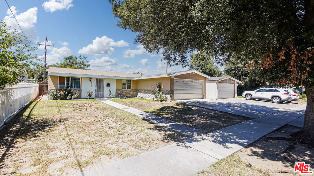 19037 Wellhaven Street Property Photo 2