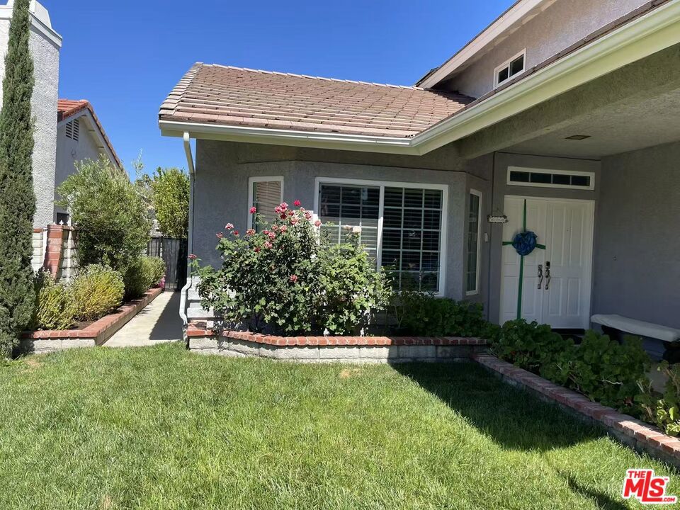 28735 Citrus Place Property Photo 3