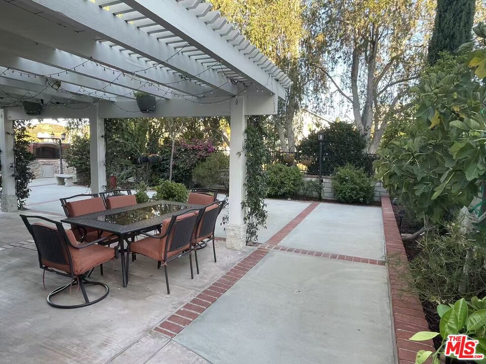 28735 Citrus Place Property Photo 5