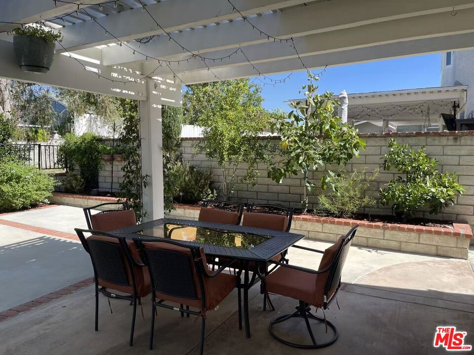 28735 Citrus Place Property Photo 6
