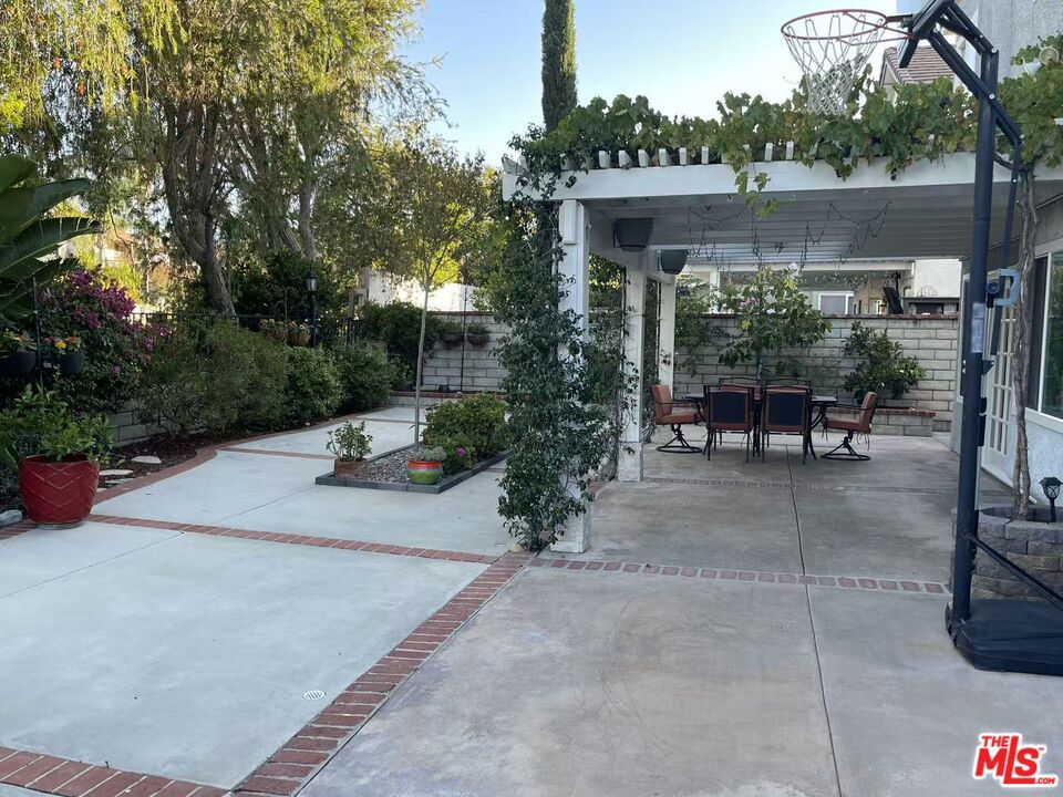 28735 Citrus Place Property Photo 9