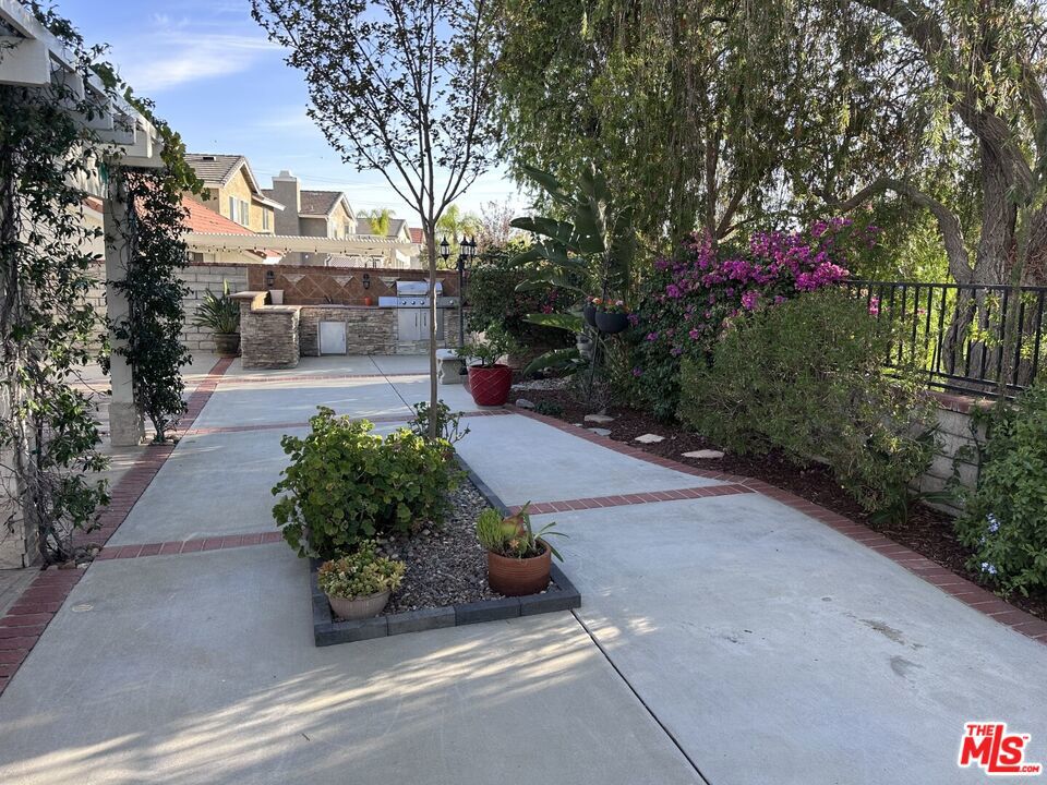 28735 Citrus Place Property Photo 10