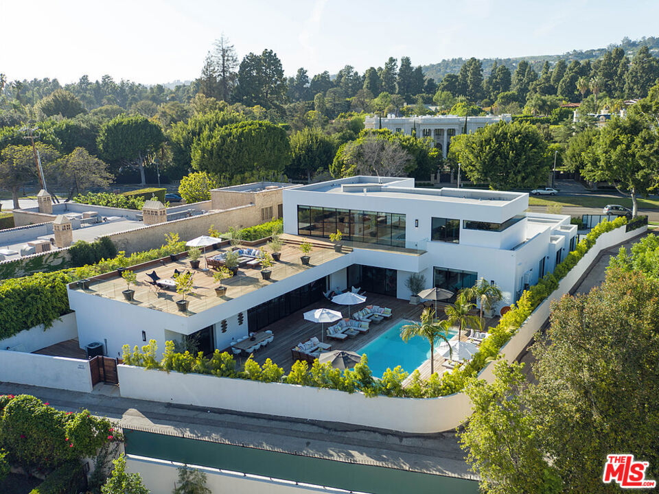 9570 Sunset Boulevard Property Photo 1