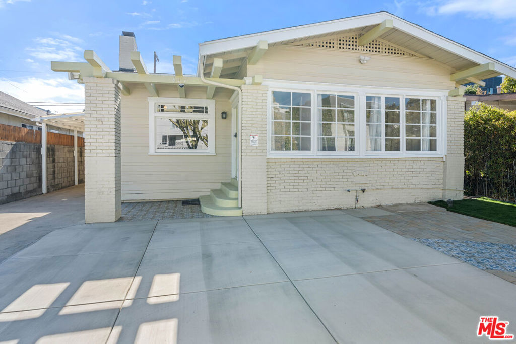 607 N Gramercy Place Property Photo 1