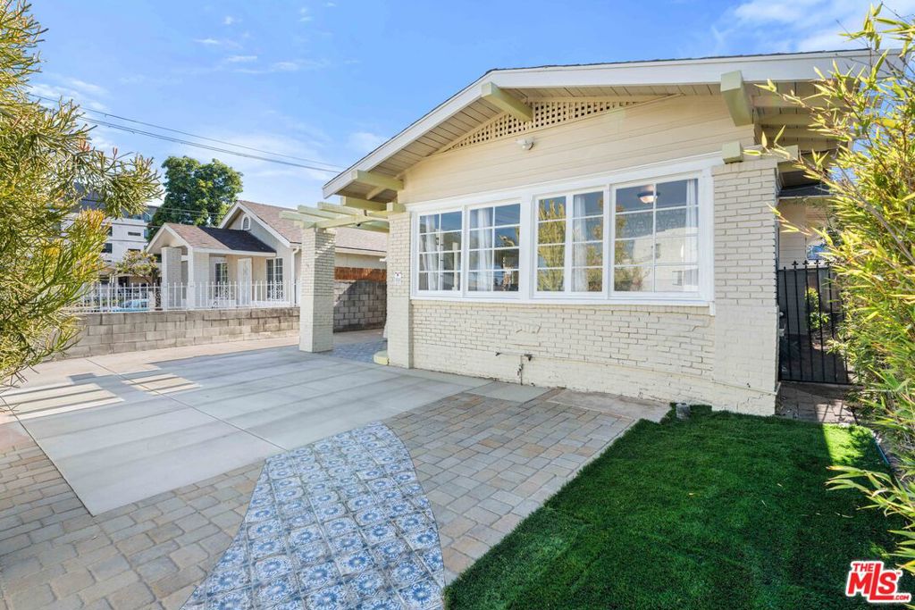 607 N Gramercy Place Property Photo 3