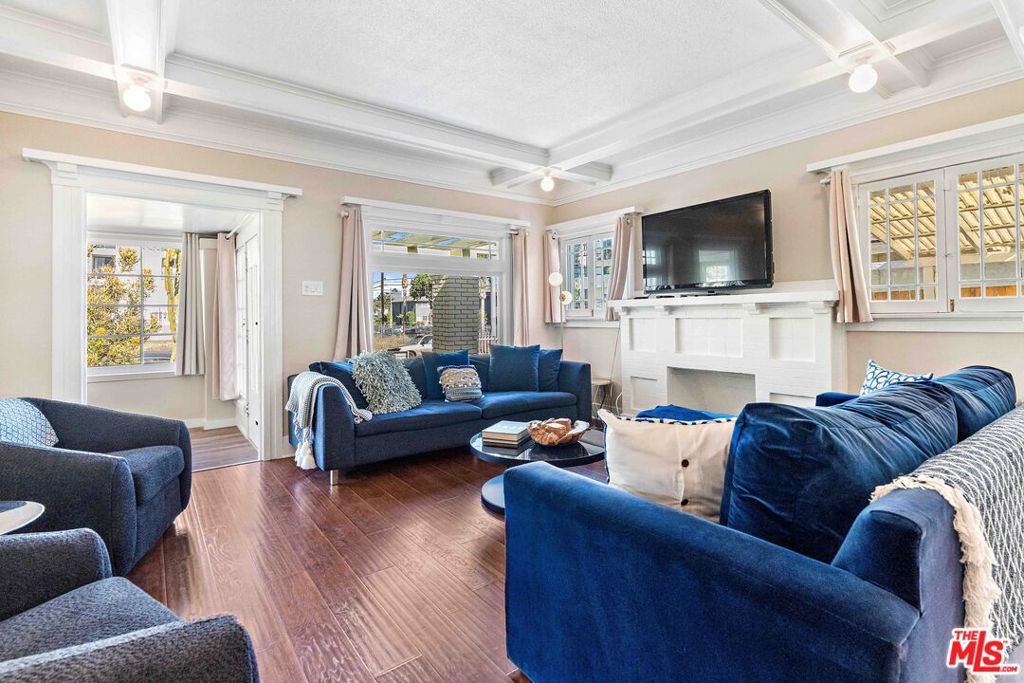 607 N Gramercy Place Property Photo 6