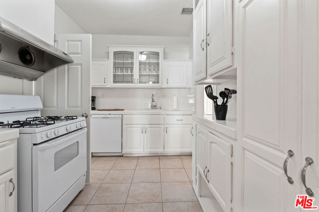 607 N Gramercy Place Property Photo 11