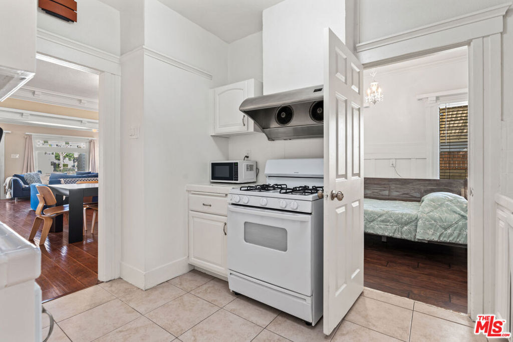 607 N Gramercy Place Property Photo 13