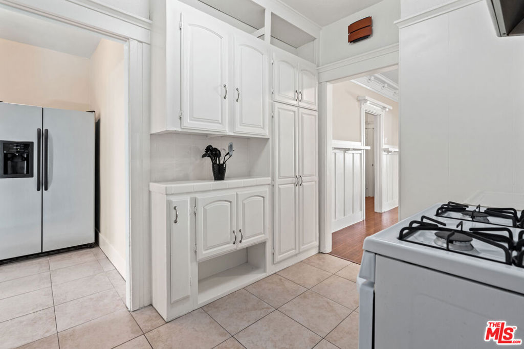 607 N Gramercy Place Property Photo 14