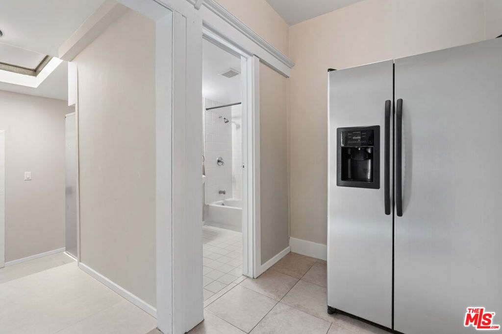607 N Gramercy Place Property Photo 15