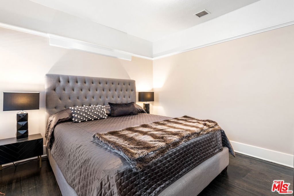 607 N Gramercy Place Property Photo 17