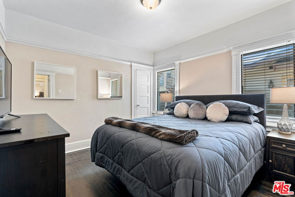 607 N Gramercy Place Property Photo 18