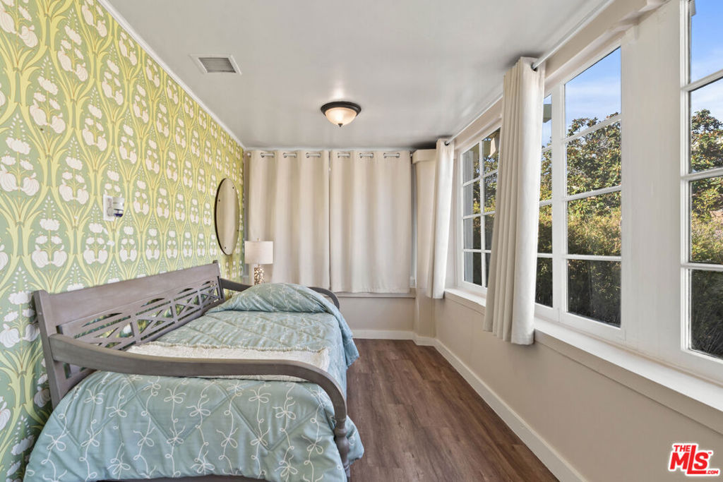 607 N Gramercy Place Property Photo 22