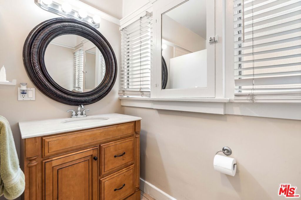 607 N Gramercy Place Property Photo 24