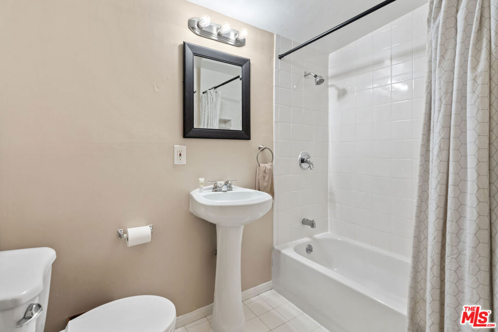 607 N Gramercy Place Property Photo 26
