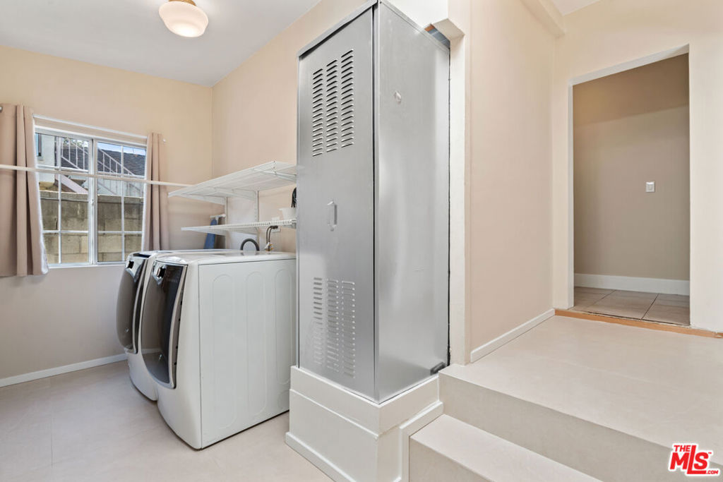607 N Gramercy Place Property Photo 27