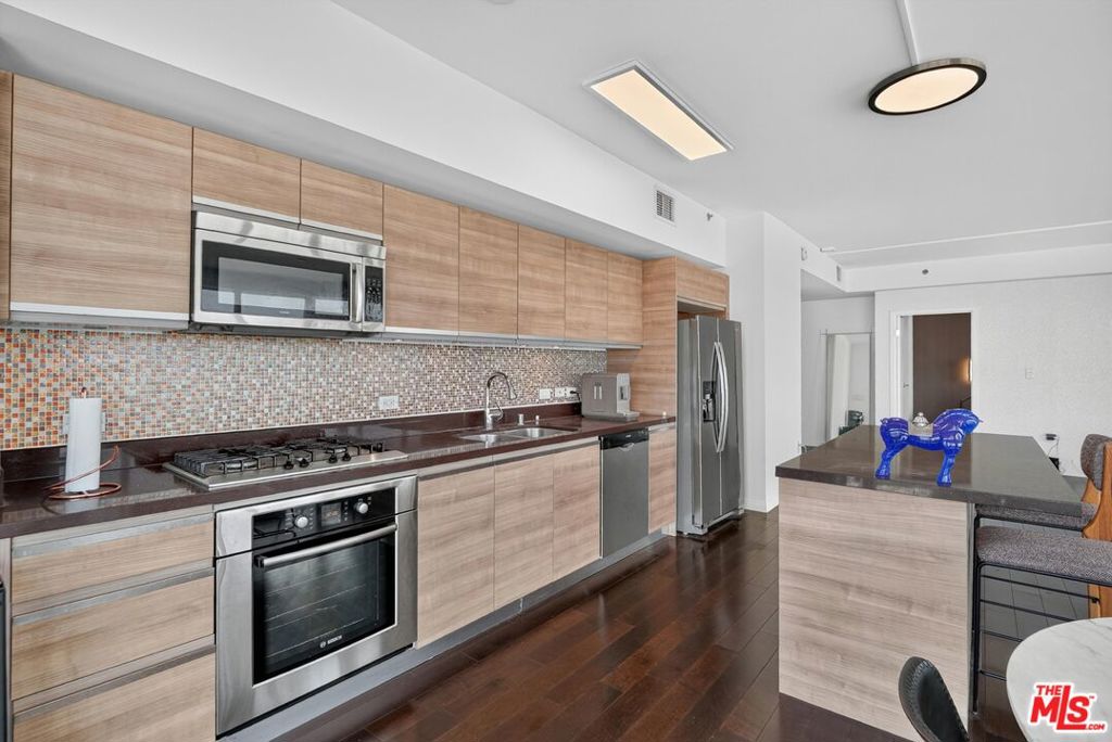3785 Wilshire Boulevard 1212 Property Photo 7