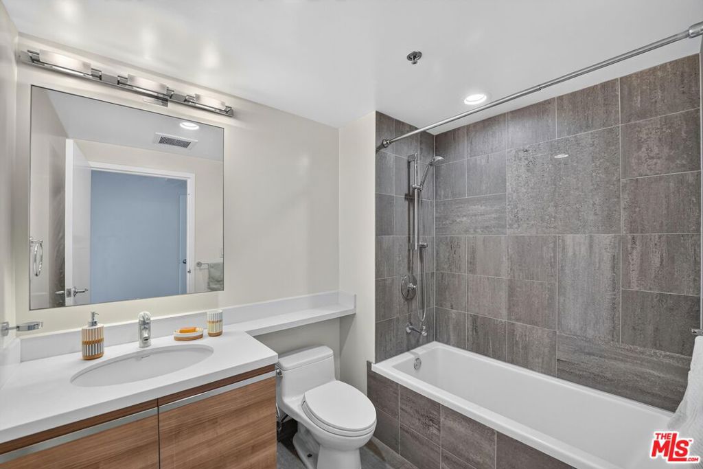 3785 Wilshire Boulevard 1212 Property Photo 24