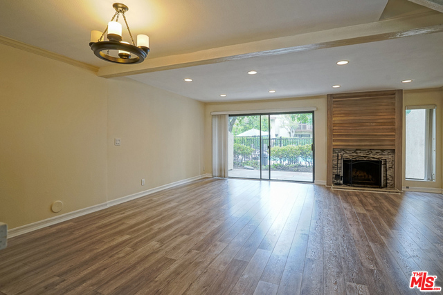 5760 OWENSMOUTH Avenue 14 Property Photo 1