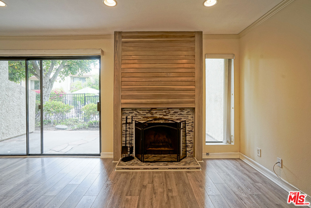 5760 Owensmouth Avenue 14 Property Photo 4