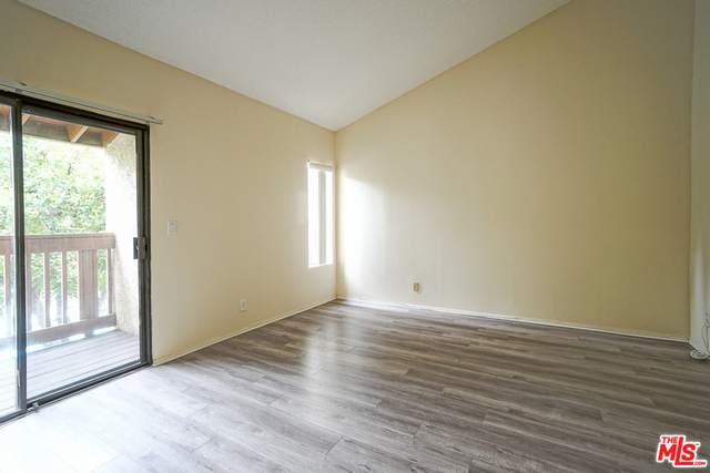 5760 Owensmouth Avenue 14 Property Photo 10
