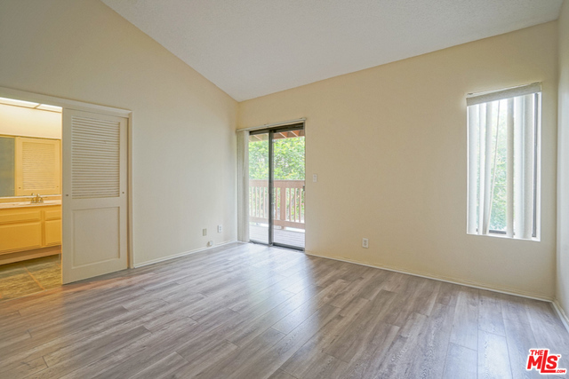 5760 Owensmouth Avenue 14 Property Photo 12