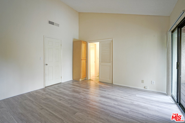 5760 Owensmouth Avenue 14 Property Photo 13