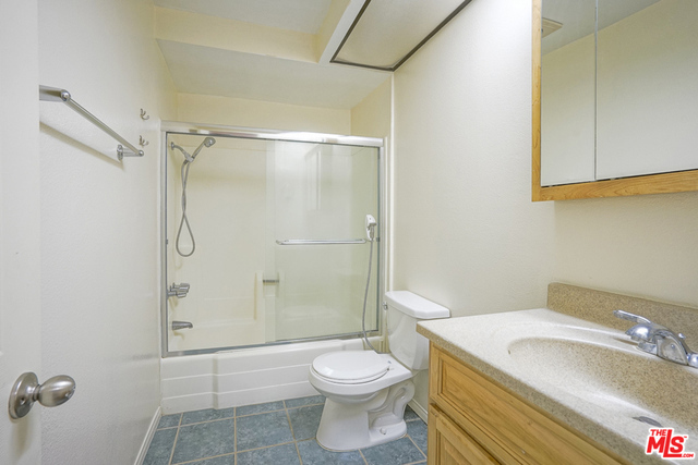 5760 Owensmouth Avenue 14 Property Photo 15