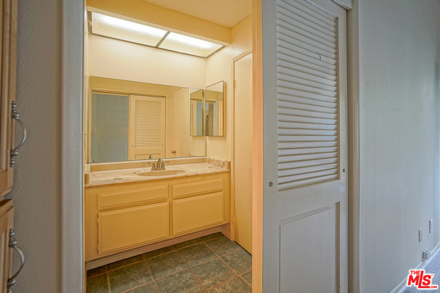 5760 Owensmouth Avenue 14 Property Photo 16