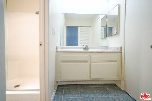 5760 Owensmouth Avenue 14 Property Photo 17