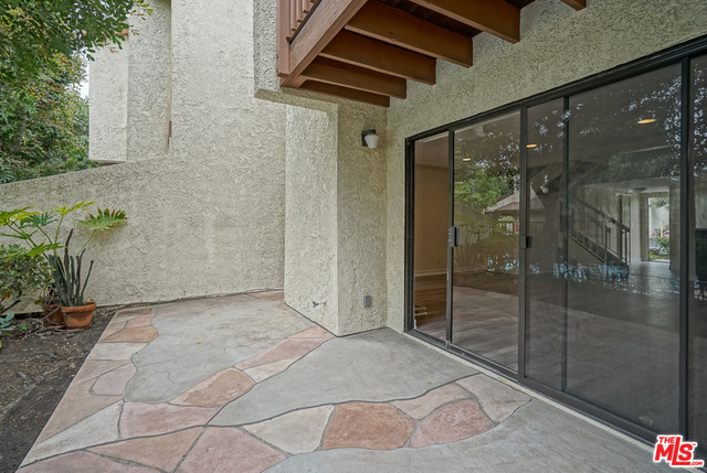 5760 Owensmouth Avenue 14 Property Photo 18