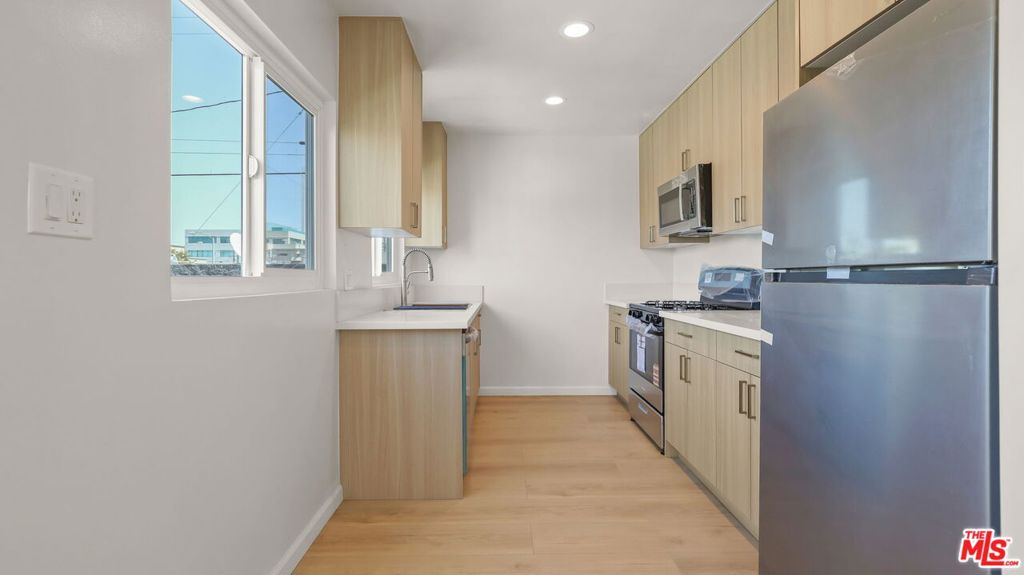 1413 18th Street D Property Photo 6