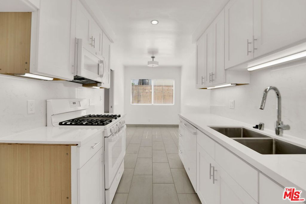 950 Euclid Street A Property Photo 14