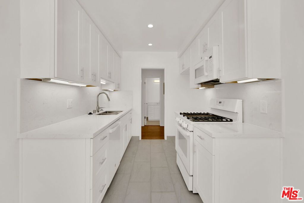 950 Euclid Street A Property Photo 15