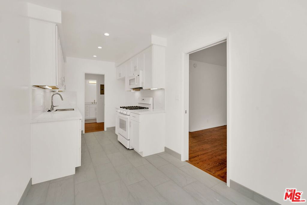950 Euclid Street A Property Photo 18