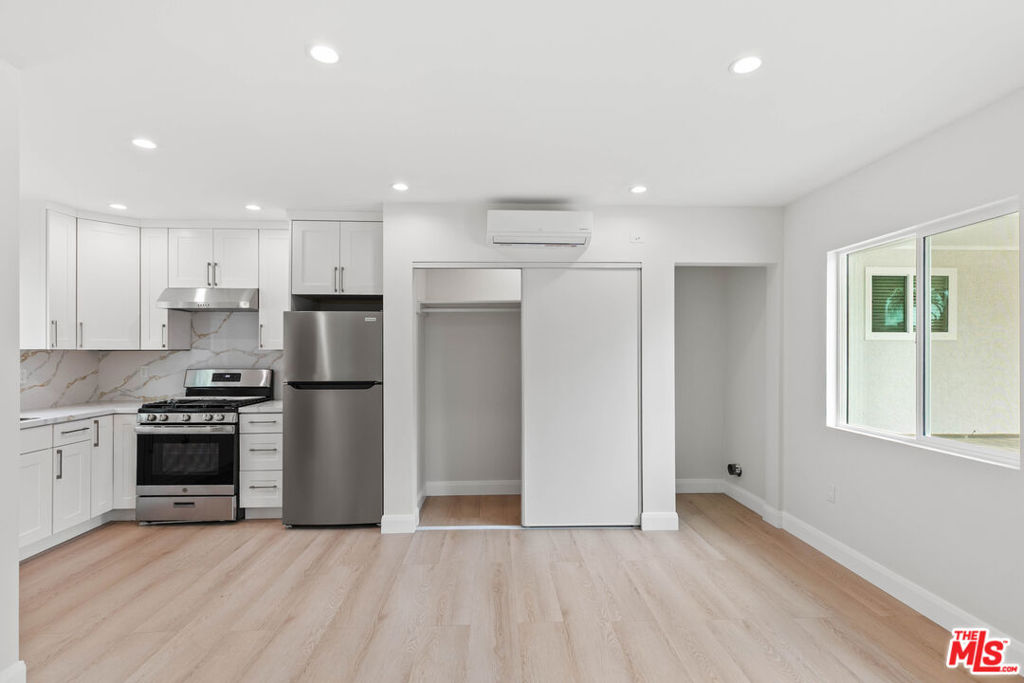 6930 Babcock Avenue Property Photo 3