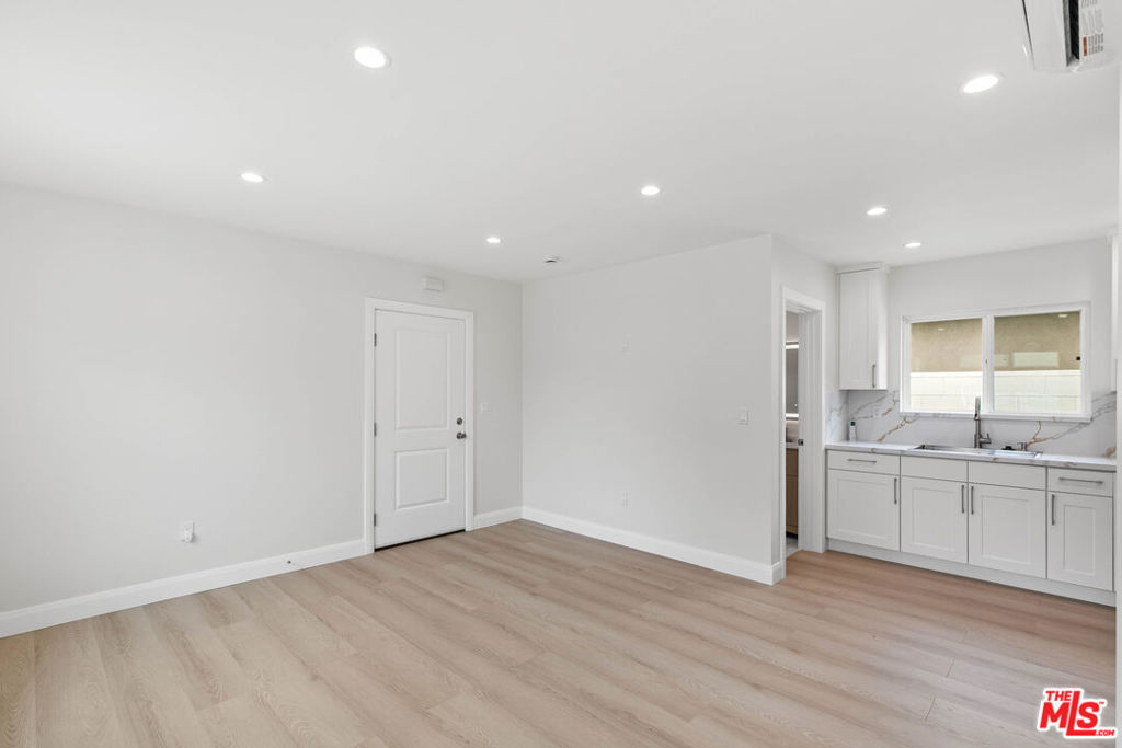 6930 Babcock Avenue Property Photo 4