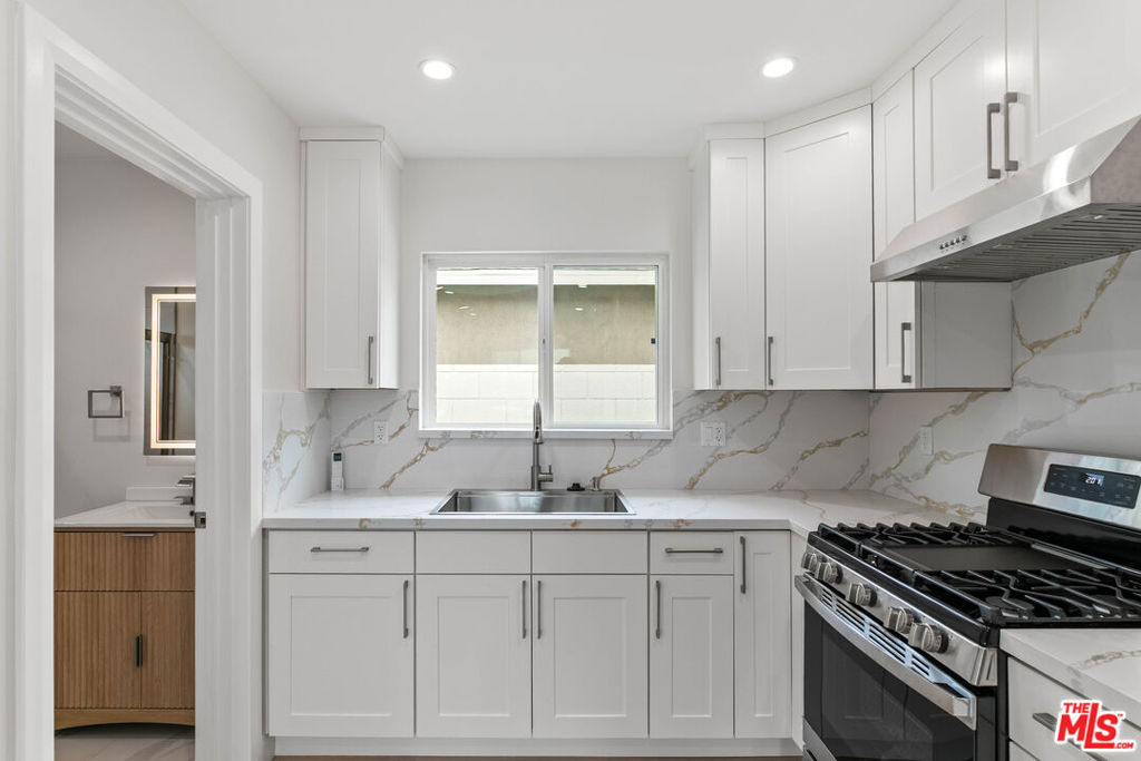 6930 Babcock Avenue Property Photo 6